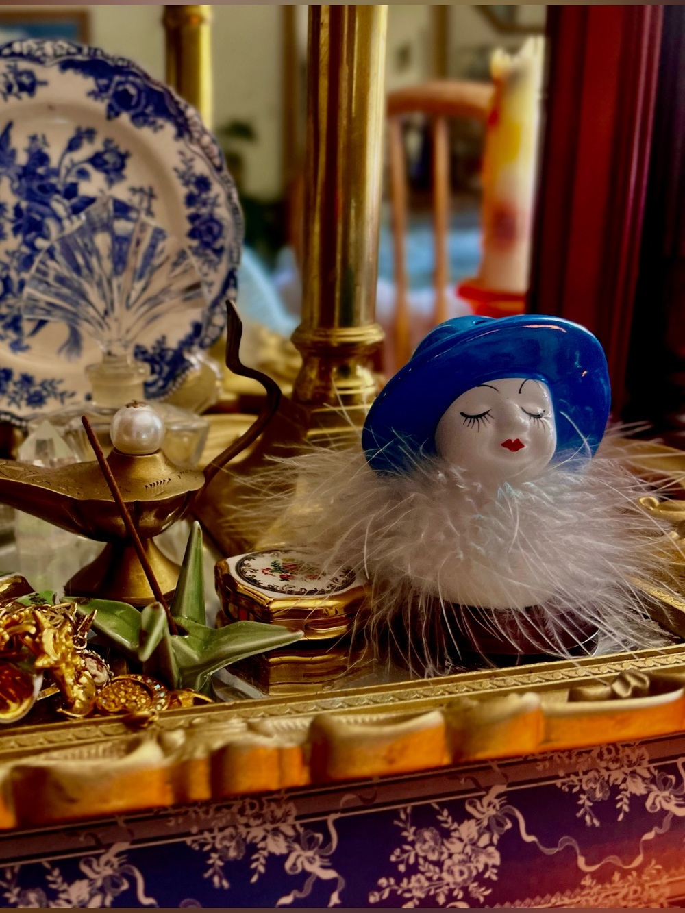 Vintage 
Sassy Lady Figurine 
Fragrance Diffuser 
with Blue Hat & Feather Trim